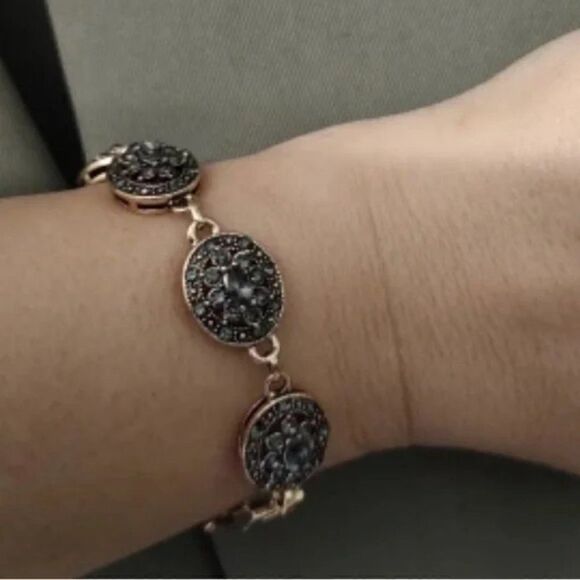 C#40 ⭐️New Antiqued Gold Black Gemstone Bracelet - Picture 7 of 8